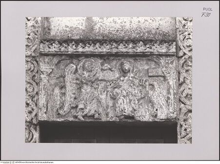 Vorderseite von unbekannt [https://www.deutsche-digitale-bibliothek.de/content/lizenzen/rv-fz/] HauptportalTürsturz: Verkündigung - Gesamtansicht, bh594589_recto. Foto.