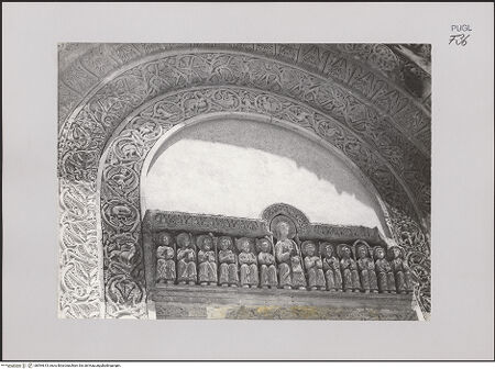 Vorderseite von Guido, Giovanni, Lecce [https://www.deutsche-digitale-bibliothek.de/content/lizenzen/rv-ez/] HauptportalChristus zwischen den Aposteln - Architrav und Archivolte, bh594613_recto. Foto: Guido, Giovanni.