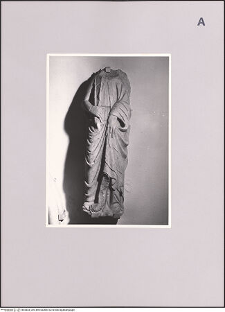 Vorderseite von Bibliotheca Hertziana [https://www.deutsche-digitale-bibliothek.de/content/lizenzen/rv-fz/] Justitia (?) - Gesamtansicht, bh594628_recto. Foto: Negri Arnoldi, Francesco.