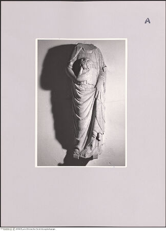 Vorderseite von Bibliotheca Hertziana [https://www.deutsche-digitale-bibliothek.de/content/lizenzen/rv-fz/] Prudentia (?) - Gesamtansicht, bh594629_recto. Foto: Negri Arnoldi, Francesco.