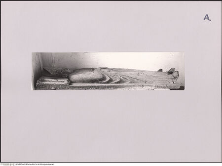 Vorderseite von unbekannt [https://www.deutsche-digitale-bibliothek.de/content/lizenzen/rv-fz/] Gisant des Bischofs Goffredo Fazzari (gest. 1339) - Gisant, seitlich, bh594637_recto. Foto.