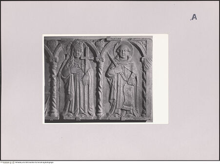 Vorderseite von Bibliotheca Hertziana [https://www.deutsche-digitale-bibliothek.de/content/lizenzen/rv-fz/] Christus im Grab mit Heiligen (Frontplatte und Seitenplatte eines Sarkophags) - Detail: Heilige Helena und Heiliger Benedikt Abbas (?), bh594646_recto. Foto: Negri Arnoldi, Francesco.