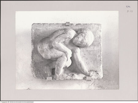 Vorderseite von unbekannt [https://www.deutsche-digitale-bibliothek.de/content/lizenzen/rv-fz/] Gebeugter Putto - Gesamtansicht, bh594668_recto. Foto.