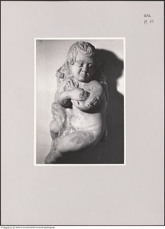 Vorderseite von Bibliotheca Hertziana [https://www.deutsche-digitale-bibliothek.de/content/lizenzen/rv-fz/] Putto - Gesamtansicht, bh594675_recto. Foto.