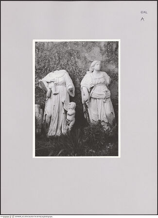 Vorderseite von Bibliotheca Hertziana [https://www.deutsche-digitale-bibliothek.de/content/lizenzen/rv-fz/] Skulpturen der Barmherzigkeit und der Gerechtigkeit - Gesamtansicht, bh594680_recto. Foto.