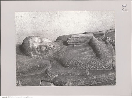 Vorderseite von unbekannt [https://www.deutsche-digitale-bibliothek.de/content/lizenzen/rv-fz/] Gisant - Kopf und Oberkörper, seitlich, bh594687_recto. Foto.