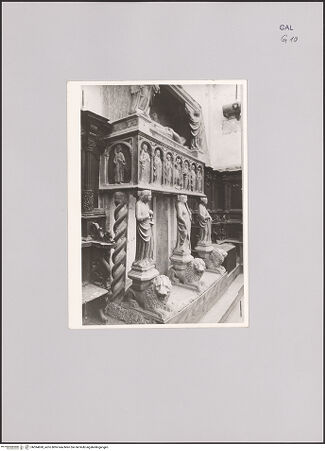 Vorderseite von unbekannt [https://www.deutsche-digitale-bibliothek.de/content/lizenzen/rv-fz/] Grabmonument der Sangineto - Dreiviertelansicht, bh594690_recto. Foto.