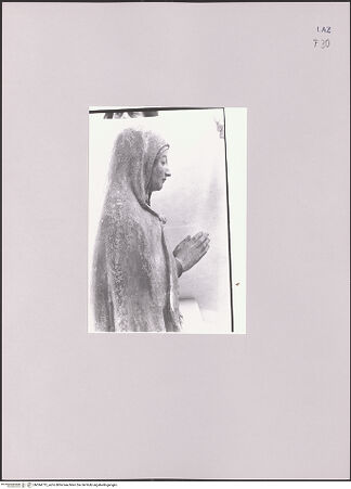 Vorderseite von Pace, Valentino [https://www.deutsche-digitale-bibliothek.de/content/lizenzen/rv-fz/] Maria im Gebet - Gesamtansicht, seitlich von links, bh594713_recto. Foto: Pace, Valentino.