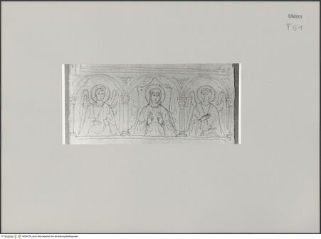 Vorderseite von Städelsches Kunstinstitut und Städtische Galerie [https://www.deutsche-digitale-bibliothek.de/content/lizenzen/rv-ez/] Sammlung von Umrissen und Durchzeichnungen, dienend zur Geschichte der bildenden Künste des Mittelalters in Italien, gezeichnet von J.A. Ramboux aus Trier in den Jahren 1818 bis 1822 und den Jahren 1833 bis 1843Zeichnungsband 3Zeichnung 122: Drei flache Kleeblattbögen mit Maria als Orantin und Engeln als Halbfiguren - , bh594756_recto. Foto.