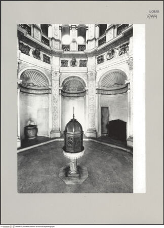 Vorderseite von Scarioni, Sandro [https://www.deutsche-digitale-bibliothek.de/content/lizenzen/rv-fz/] Santa Maria presso San SatiroSakristei - Inneres, Erdgeschoss mit Taufbecken, bh594973_recto. Foto: Scarioni, Sandro.