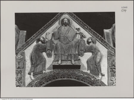 Vorderseite von Scarioni, Sandro [https://www.deutsche-digitale-bibliothek.de/content/lizenzen/rv-fz/] Ziborium aus Spolien und Baldachin mit StuckfigurenOstgiebel: Christus übergibt Petrus die Schlüssel und Paulus das Buch der Weisheit - , bh594978_recto. Foto: Scarioni, Sandro.