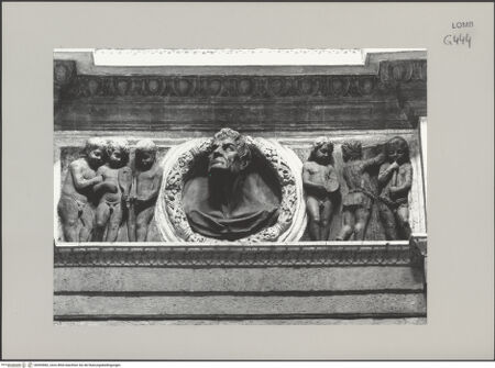 Vorderseite von Scarioni, Sandro [https://www.deutsche-digitale-bibliothek.de/content/lizenzen/rv-fz/] Puttenszenen und acht umkränzte Tondi mit figürlichen Büsten - Detail, bh594982_recto. Foto: Scarioni, Sandro.