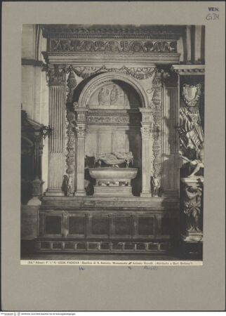 Vorderseite von Alinari [https://www.deutsche-digitale-bibliothek.de/content/lizenzen/rv-ez/] Grabmal des Rechtsgelehrten Antonio Roselli (gest. 1466) - Gesamtansicht, bh595204_recto. Foto.