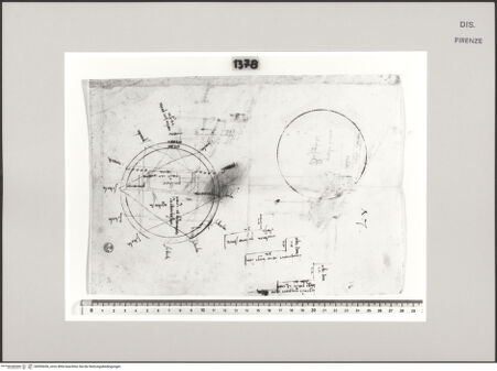 Vorderseite von Centro Studi Antonio Sangallo il Giovane, Montefiascone [http://creativecommons.org/publicdomain/mark/1.0/] Vitruvianisches Schema für das lateinische Theater - , bh595436_recto. Foto.