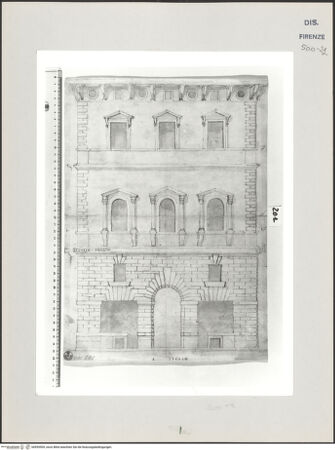 Vorderseite von Centro Studi Antonio Sangallo il Giovane, Montefiascone [https://www.deutsche-digitale-bibliothek.de/content/lizenzen/rv-ez/] Rom, Palazzo Ferrari, Fassade - , bh595509_recto. Foto.