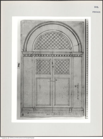 Vorderseite von Centro Studi Antonio Sangallo il Giovane, Montefiascone [https://www.deutsche-digitale-bibliothek.de/content/lizenzen/rv-ez/] Florenz?, Prospekt des Portals für eine Casa Sangallo - , bh595525_recto. Foto.