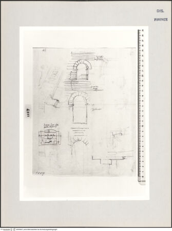 Vorderseite von Centro Studi Antonio Sangallo il Giovane, Montefiascone [https://www.deutsche-digitale-bibliothek.de/content/lizenzen/rv-ez/] Verona, Details der Arkaden der Arena - , bh595657_recto. Foto.