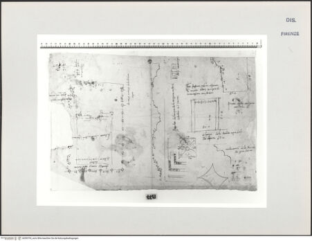Vorderseite von Centro Studi Antonio Sangallo il Giovane, Montefiascone [https://www.deutsche-digitale-bibliothek.de/content/lizenzen/rv-ez/] Rom, Forum Holitorium, Grundriss des dorischen Tempels und Forum Romanum, Details des Vestatempels - , bh595793_recto. Foto.