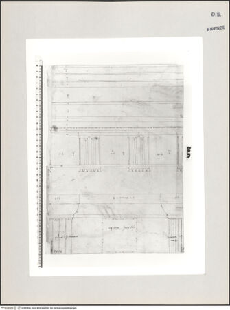 Vorderseite von Centro Studi Antonio Sangallo il Giovane, Montefiascone [https://www.deutsche-digitale-bibliothek.de/content/lizenzen/rv-ez/] Rom, Grab am Ponte Nomentano, Gebälkstudie und Grundriss, der sich auf diese bezieht; Maßangaben - , bh595862_recto. Foto.