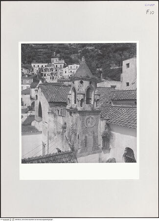 Vorderseite von Bibliotheca Hertziana [https://www.deutsche-digitale-bibliothek.de/content/lizenzen/rv-fz/] Santa Maria Maggiore - Campanile und Fassade (Teilansicht), bh595922_recto. Foto: Schwarz, Heinrich Mathias.