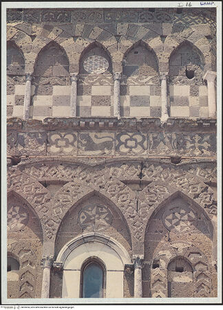 Vorderseite von D'Onofrio, Mario [https://www.deutsche-digitale-bibliothek.de/content/lizenzen/rv-ez/] DuomoVierung und Kuppel - Vierungsturm, Dekoration, Detail, bh595950_recto. Foto: D'Onofrio, Mario.