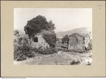 Vorderseite von Bibliotheca Hertziana [https://www.deutsche-digitale-bibliothek.de/content/lizenzen/rv-fz/] Abbazia della Ferrara - Außenbau: Mittelapsis, bh600185_recto. Foto.