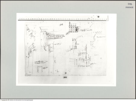 Vorderseite von Centro Studi Antonio Sangallo il Giovane, Montefiascone [https://www.deutsche-digitale-bibliothek.de/content/lizenzen/rv-ez/] Cori, Ionisches Portal des sogenannten Herkulestempels; Rom, Hadrianstempel - , bh600644_recto. Foto.