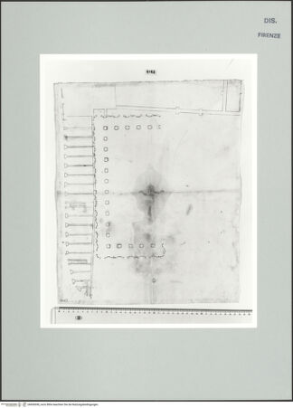 Vorderseite von Centro Studi Antonio Sangallo il Giovane, Montefiascone [https://www.deutsche-digitale-bibliothek.de/content/lizenzen/rv-ez/] Grundriss eines Gebäudes mit Säulen- oder Pilasterinnenhof  - , bh600690_recto. Foto.
