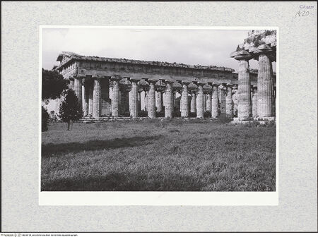 Vorderseite von Bibliotheca Hertziana [https://www.deutsche-digitale-bibliothek.de/content/lizenzen/rv-fz/] Tempio di Nettuno - Blick von Südwesten, bh600739_recto. Foto.