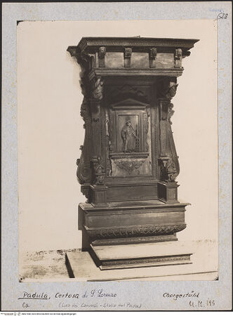 Vorderseite von Bibliotheca Hertziana [https://www.deutsche-digitale-bibliothek.de/content/lizenzen/rv-fz/] Stuhl des Priors mit dem heiligen Lorenz - Gesamtansicht, bh601488_recto. Foto: Lindner, Paul.