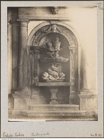 Vorderseite von Bibliotheca Hertziana [https://www.deutsche-digitale-bibliothek.de/content/lizenzen/rv-fz/] Wandbrunnen - Gesamtansicht, bh601495_recto. Foto: Lindner, Paul.