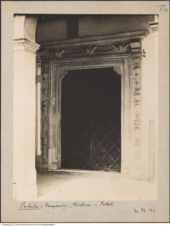 Vorderseite von Bibliotheca Hertziana [https://www.deutsche-digitale-bibliothek.de/content/lizenzen/rv-fz/] Certosa di San Lorenzo - Hauptportal (16. Jh.), bh601499_recto. Foto: Lindner, Paul.