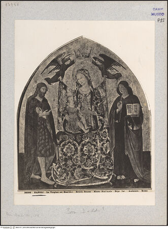 Vorderseite von Alinari [https://www.deutsche-digitale-bibliothek.de/content/lizenzen/rv-ez/] Thronende Madonna mit den heiligen Johannes dem Täufer und Johannes dem Evangelisten - Gesamtansicht, bh601511_recto. Foto.