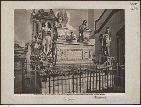 Vorderseite von Alinari [https://www.deutsche-digitale-bibliothek.de/content/lizenzen/rv-ez/] Grabmal des Vizekönigs Don Pedro di Toledo (gest. 1553) und seiner Gemahlin Maria Ossorio Pimentel - Seitenansicht, bh601549_recto. Foto.