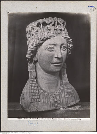 Vorderseite von Alinari [https://www.deutsche-digitale-bibliothek.de/content/lizenzen/rv-ez/] Ecclesia Ravellensis (ehem. bekannt als Sigilgaida Rufolo) - Seitenansicht, bh601650_recto. Foto.