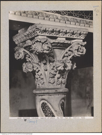 Vorderseite von Alinari [https://www.deutsche-digitale-bibliothek.de/content/lizenzen/rv-ez/] EvangelienkanzelSäulen und Tragfiguren - Detail: Kapitell, bh601651_recto. Foto.