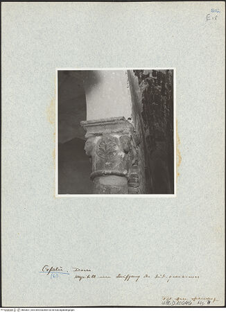 Vorderseite von Bibliotheca Hertziana [https://www.deutsche-digitale-bibliothek.de/content/lizenzen/rv-fz/] Kapitelle des LaufgangsKapitell im Laufgang des Südquerarmes - Frontalansicht, bh603831_recto. Foto: Schwarz, Heinrich Mathias.