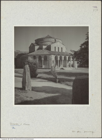 Vorderseite von Bibliotheca Hertziana [https://www.deutsche-digitale-bibliothek.de/content/lizenzen/rv-fz/] Santa Fosca - Gesamtansicht, bh603891_recto. Foto: Schwarz, Heinrich Mathias.