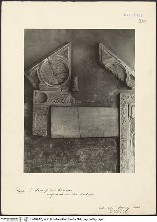 Vorderseite von Bibliotheca Hertziana [https://rightsstatements.org/page/CNE/1.0/] Fragmente eines Ambos - , bh603947_recto. Foto.