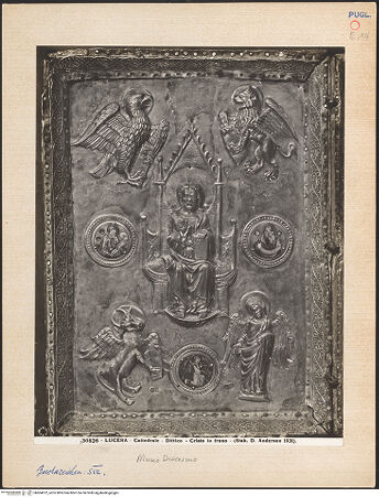 Vorderseite von Alinari [https://www.deutsche-digitale-bibliothek.de/content/lizenzen/rv-ez/] Diptychon oder Bucheinband mit Majestas Domini und Kreuzigung - Majestas Domini, bh604072_recto. Foto.