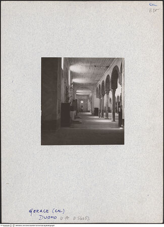 Vorderseite von Bibliotheca Hertziana [https://www.deutsche-digitale-bibliothek.de/content/lizenzen/rv-fz/] CattedraleSüdseitenschiff - Blick in Richtung Innenfassade, bh604083_recto. Foto: Schwarz, Heinrich Mathias.