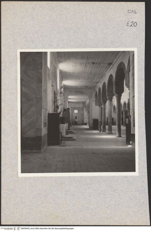 Vorderseite von Bibliotheca Hertziana [https://www.deutsche-digitale-bibliothek.de/content/lizenzen/rv-fz/] CattedraleSüdseitenschiff - Blick in Richtung Innenfassade, bh604092_recto. Foto: Schwarz, Heinrich Mathias.