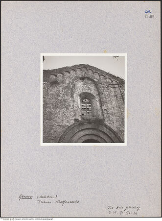 Vorderseite von Bibliotheca Hertziana [https://www.deutsche-digitale-bibliothek.de/content/lizenzen/rv-fz/] CattedraleWestfassade - Mittelrisalit, Fenster, bh604201_recto. Foto: Schwarz, Heinrich Mathias.