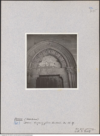Vorderseite von Bibliotheca Hertziana [https://www.deutsche-digitale-bibliothek.de/content/lizenzen/rv-fz/] Portal zur Kapelle des Heiligen Josef - Tympanon und Türsturz, bh604212_recto. Foto: Schwarz, Heinrich Mathias.