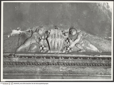 Vorderseite von Soprintendenza alle Gallerie della Sicilia - Palermo [https://www.deutsche-digitale-bibliothek.de/content/lizenzen/rv-fz/] Zwei Wappentragende Engel - Gesamtansicht, bh606002_recto. Foto.