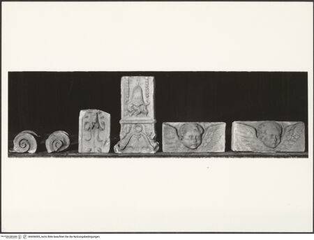 Vorderseite von Soprintendenza alle Gallerie della Sicilia - Palermo [https://www.deutsche-digitale-bibliothek.de/content/lizenzen/rv-ez/] Marmorfragmente - Gesamtansicht, bh606005_recto. Foto.