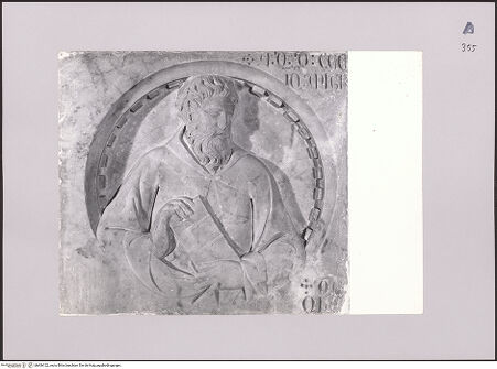 Vorderseite von Istituto di Storia dell'Arte, Università Pisa [https://www.deutsche-digitale-bibliothek.de/content/lizenzen/rv-ez/] Vier Heilige und Inschrifttafel (Prov. Ehrenmal? des heiligen Oktavian von Volterra)Der heilige Klemens von Volterra - , bh606122_recto. Foto.