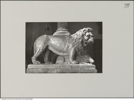 Vorderseite von unbekannt [https://www.deutsche-digitale-bibliothek.de/content/lizenzen/rv-fz/] Kanzel mit Szenen aus dem Leben Christi - Detail: Säuletragender Löwe, bh606126_recto. Foto.