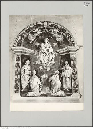 Vorderseite von Soprintendenza per i Beni Ambientali Architettonici Artistici e Storici Arezzo [https://www.deutsche-digitale-bibliothek.de/content/lizenzen/rv-ez/] Madonna mit Heiligen - , bh606129_recto. Foto.