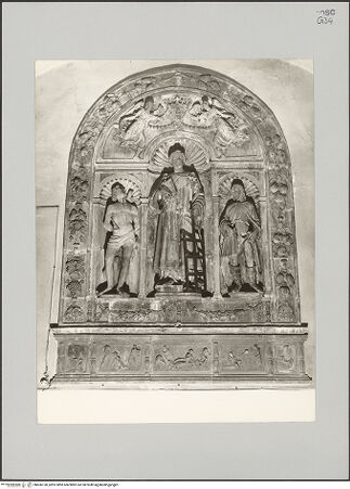 Vorderseite von Soprintendenza per i Beni Ambientali Architettonici Artistici e Storici Arezzo [https://www.deutsche-digitale-bibliothek.de/content/lizenzen/rv-ez/] Altar mit den heiligen Laurentius, Sebastian und Rochus - , bh606130_recto. Foto.